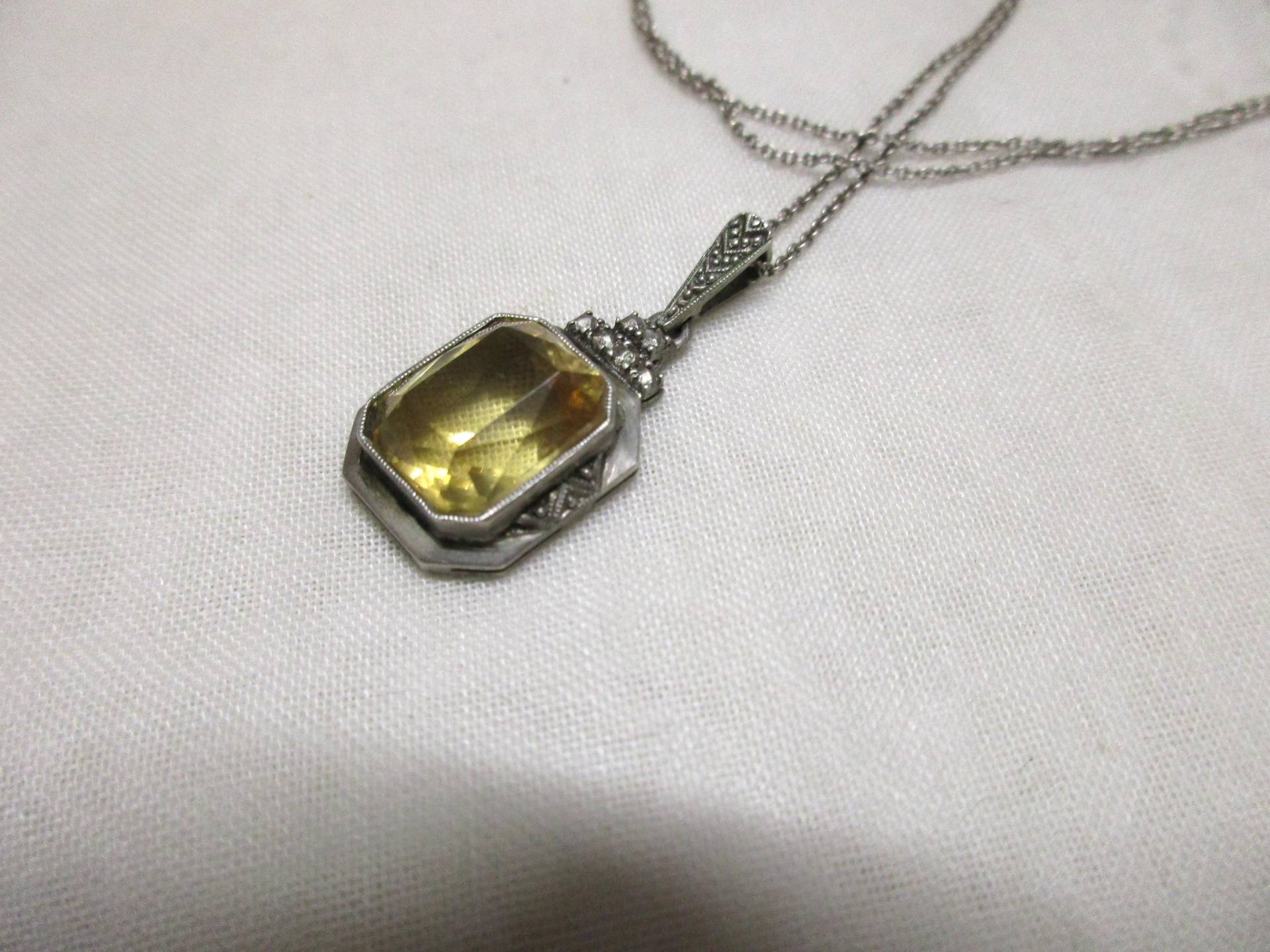 No 03 Kleiner Antiker Art Déco Anhänger Mit Facettiertem Gelben Farbstein 1, 8 X 1, 3 cm O.öse 835 Gelber Stein Feiner Silberkette 40 von VintageTausendSchoen