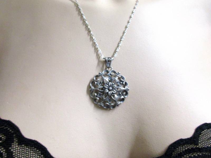 No 27 Floraler Antiker Jugendstil Anhänger Blume 2, 9 X 2.9 cm Silberanhänger Mit Silber Halskette 45 von VintageTausendSchoen