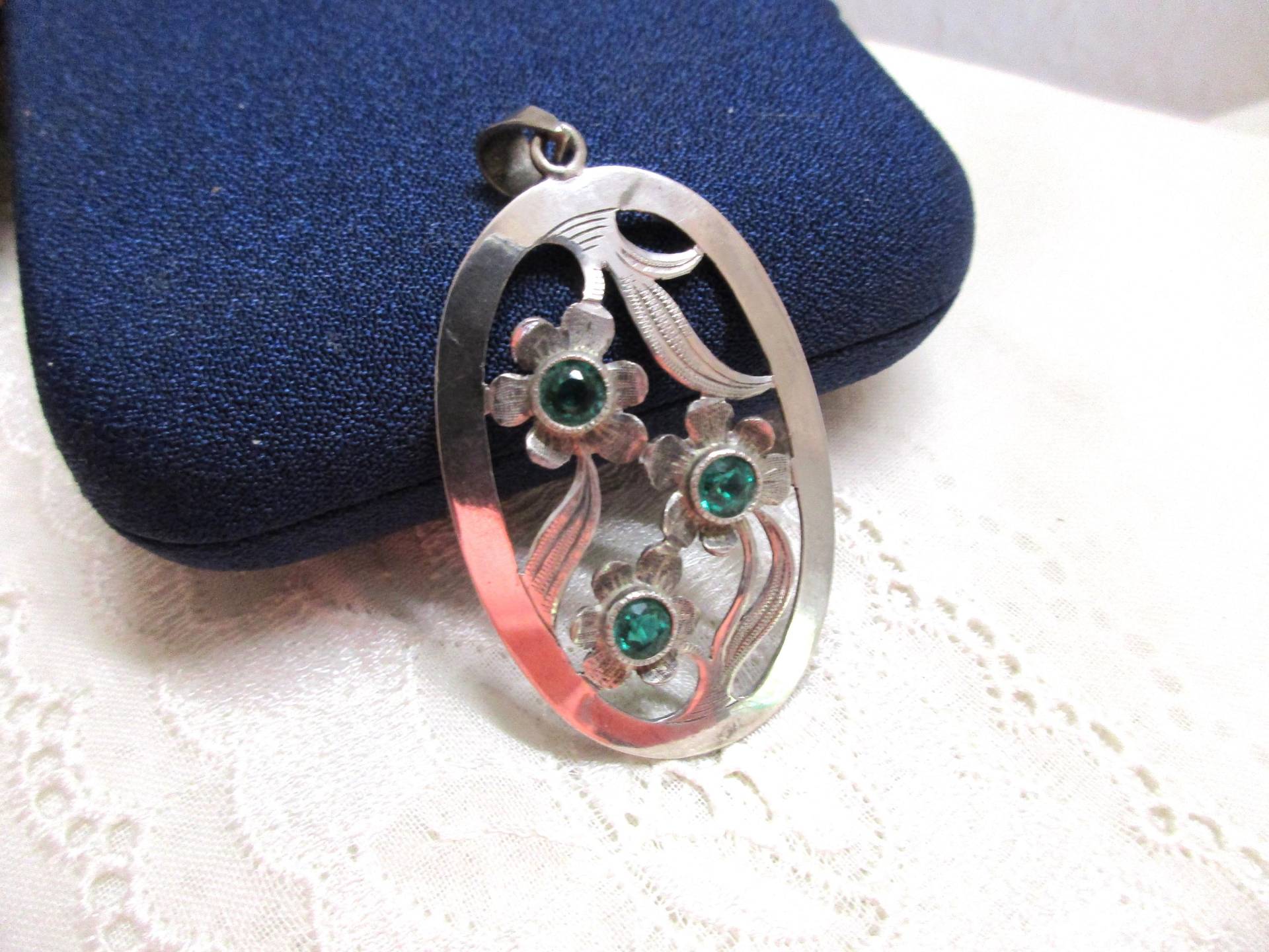No 35 Großer Jugendstil/Art Déco Silber 900 Anhänger Blumen Mit Grünen Farbsteinen Durchbochen Handarbeit Sammler von VintageTausendSchoen