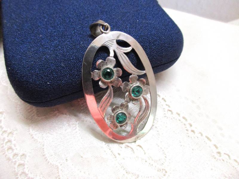No 35 Großer Jugendstil/Art Déco Silber 900 Anhänger Blumen Mit Grünen Farbsteinen Durchbochen Handarbeit Sammler von VintageTausendSchoen