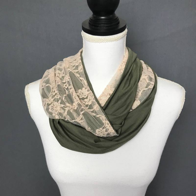 Fallen Feminin Infinity Schal, Camo Grün N Staubigen Rosa Spitze, Weicher Super Cute Geschenk Für Mama, Jersey Schal Stricken Fallen Feminin Infinity Schal, Camo Grün N Staubigen Rosa Spitze, Weicher Super Cute Geschenk Für Mama, Jersey Schal Stricken von VintageTeesEtc