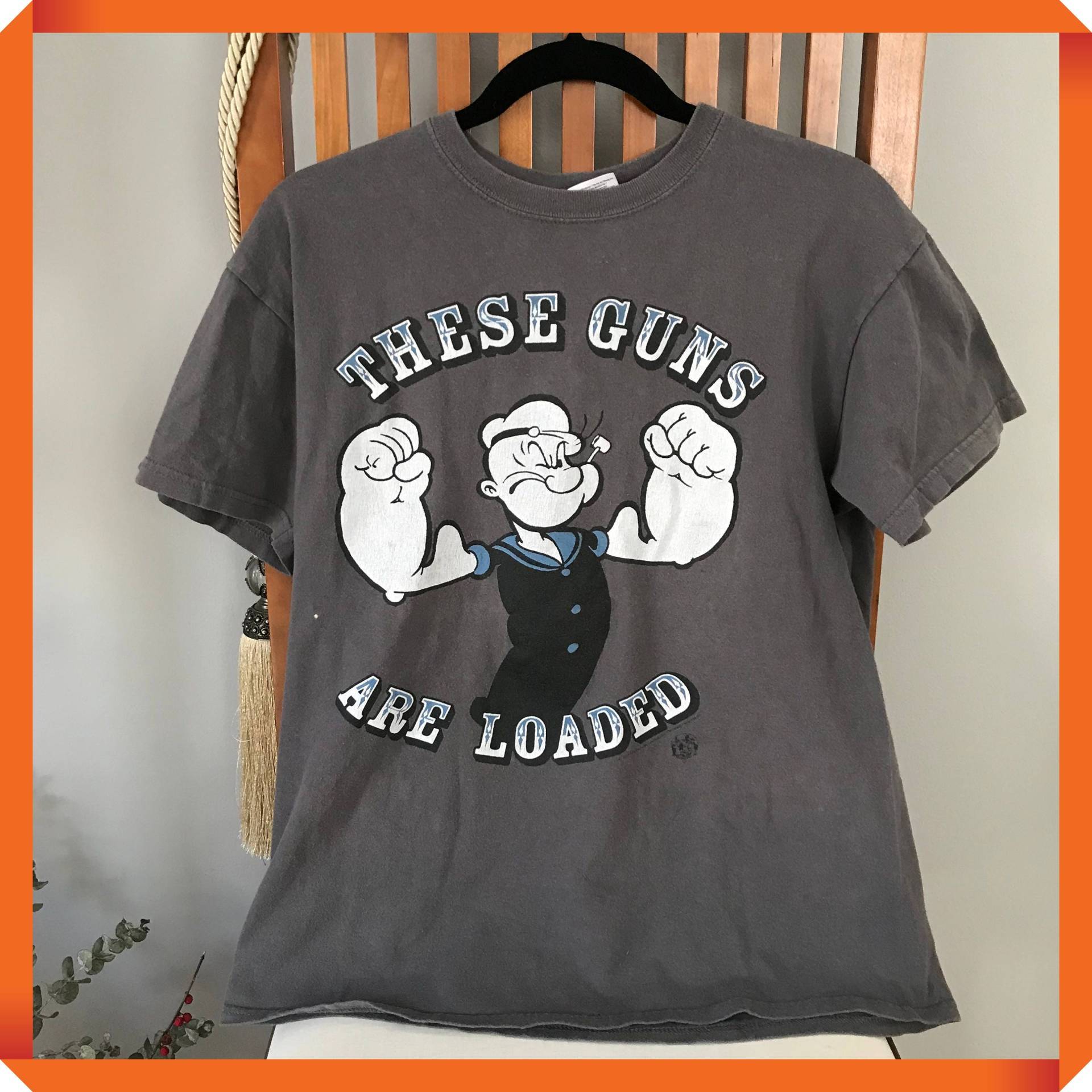 Popeye T Shirt, Retro Cartoon T Ex Cond Upcycled Grau Größe M 100 % Baumwolle, Kanonen Comic-strip-T-stück, Unter 20 Geschenk Für Ihn/Sie Popeye T Shirt, Retro Cartoon T Ex Cond Upcycled Grau Größe M 100 % Baumwolle, Kanonen Comic-strip-T-stück, Unter 20 Geschenk Für Ihn/Sie von VintageTeesEtc