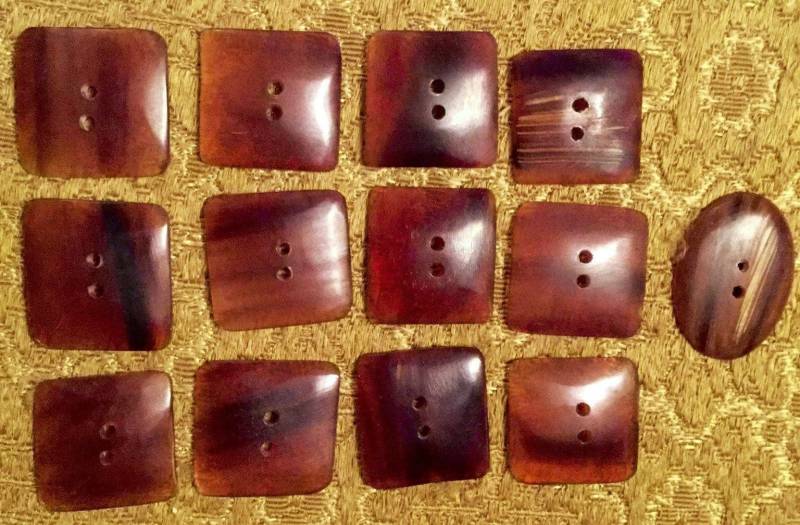 1920S Vintage Art Deco Elektrum Knöpfe Twelve Square & One Oval von VintageTimeAfterTime