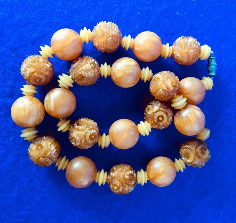 1930S Vintage "Carved Bakelite' .art Deco 16-Zoll-Butterscotch-Halskette Mit 20 Perlen Und 21 Spacern 1930S Vintage "Carved Bakelite' .art Deco 16-Zoll-Butterscotch-Halskette Mit 20 Perlen Und 21 Spacern von VintageTimeAfterTime