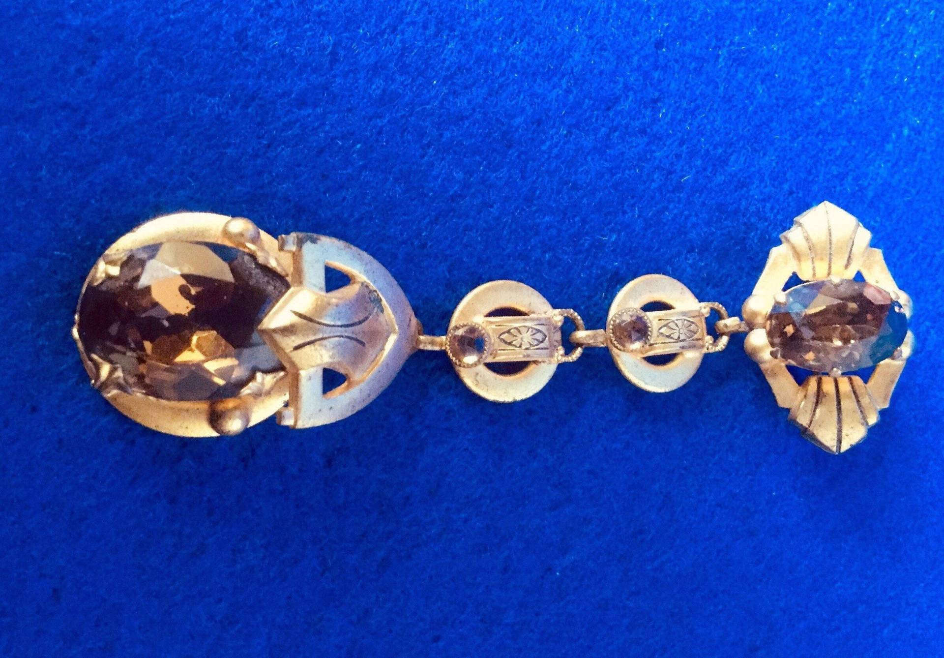 1950Er Jahre Anhänger Brosche - Gliederanhänger Mit 2 Facettierten Krappen Set Cabochons in Honigglas Auf 4 Goldfarbenen Gliederstücken von VintageTimeAfterTime
