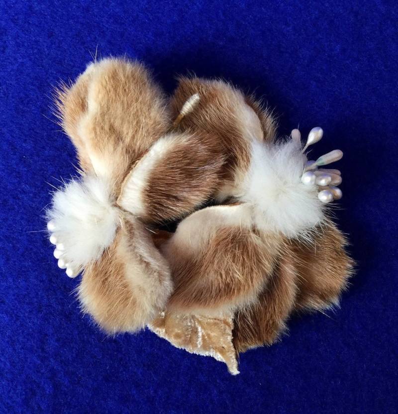 1950Er Jahre Vintage Nerz Und Faux Pearl Blumen Spray Brosche von VintageTimeAfterTime