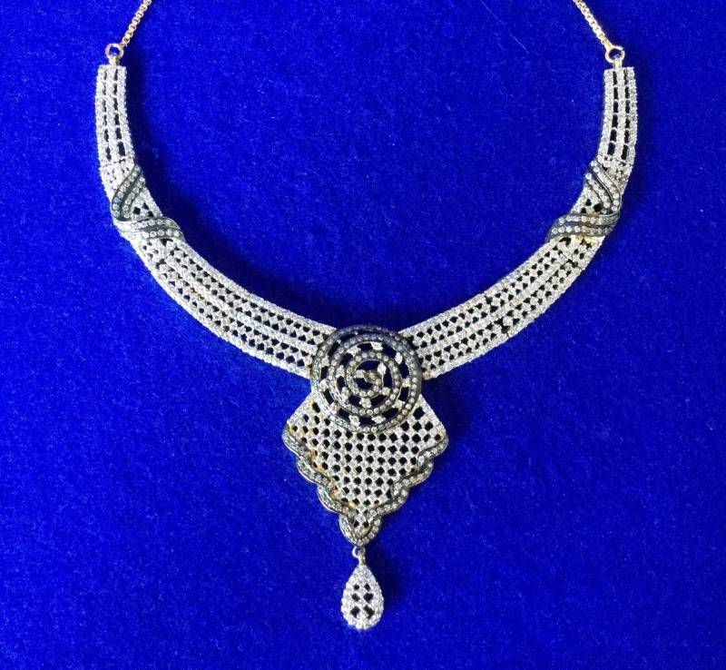 1970S Art Deco Revival Strass Bib Halskette Mit Spiral-Funktion & Teardrop Anhänger von VintageTimeAfterTime