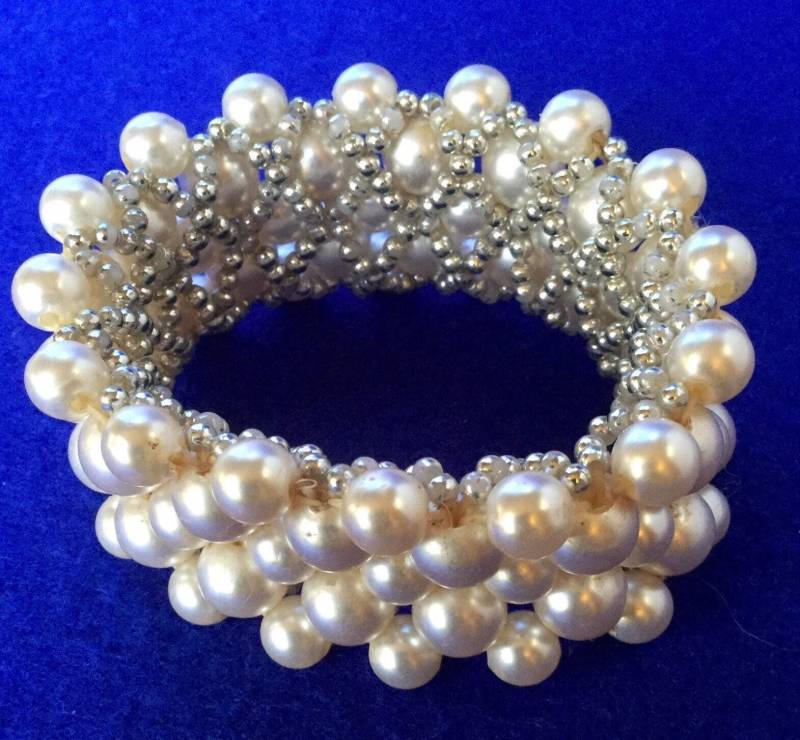 Fabelhaftes 1960S Faux Pearls Wendbares Armband von VintageTimeAfterTime