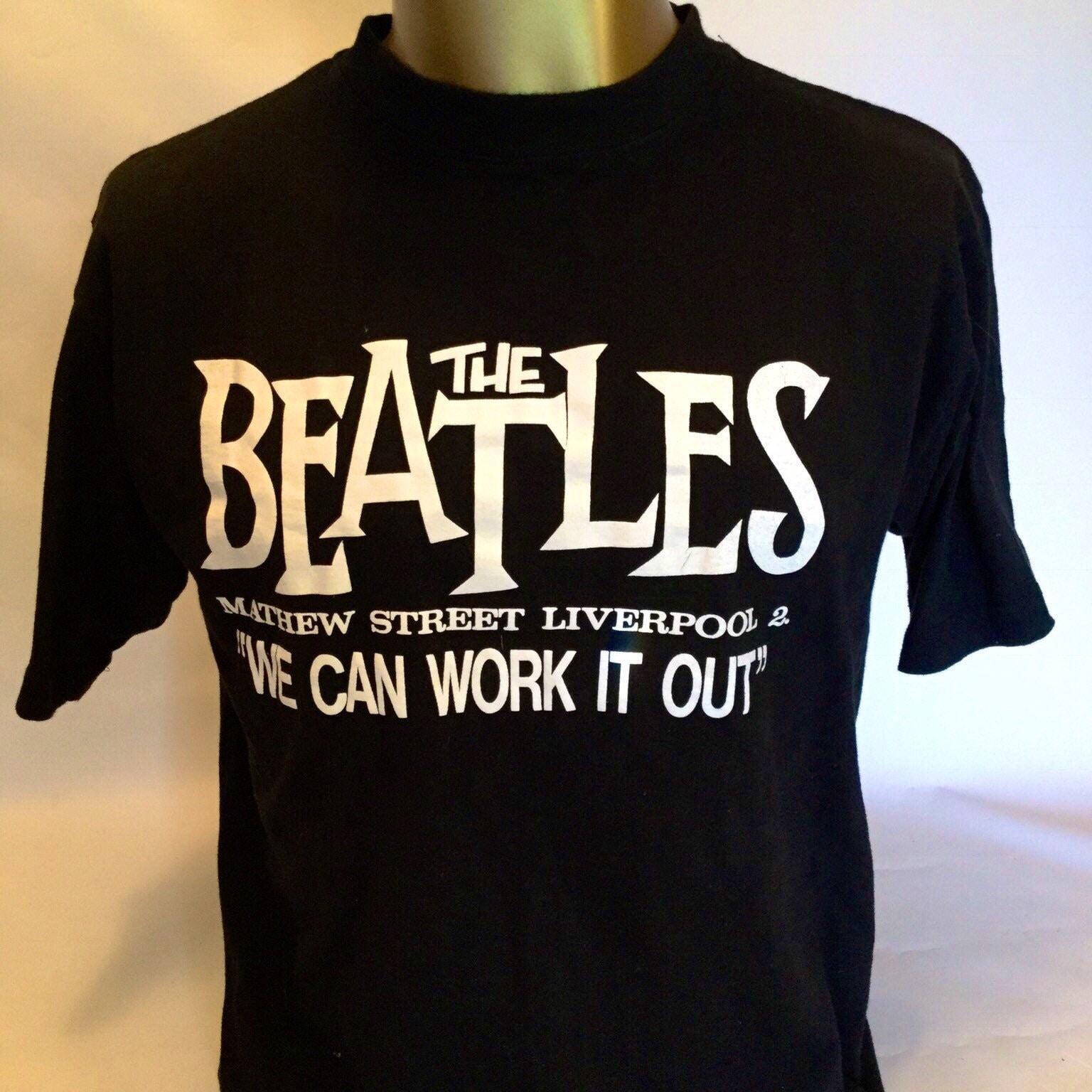 Jahrgang Beatles T-Shirt Text Mit Der Aufschrift "The Mathew Street Liverpool 2 "We Can Work It Out" von VintageTimeAfterTime