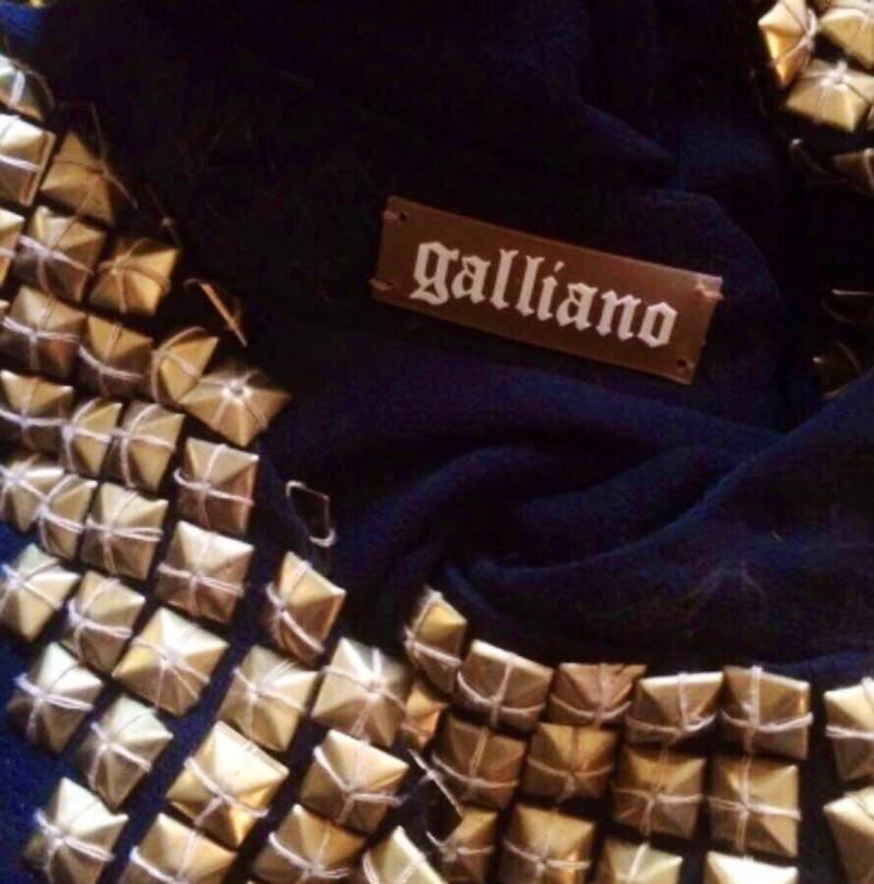John Galliano Schwarze Seide Chiffon Batwing Bluse John Galliano Schwarze Seide Chiffon Batwing Bluse von VintageTimeAfterTime