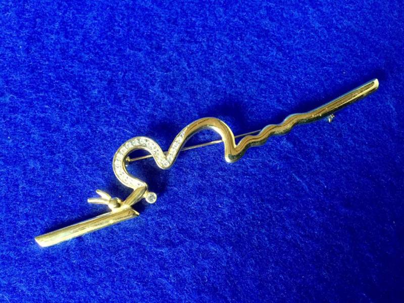 Vintage ‚Snail Bar' Statement Brosche in Gold-Ton Mit Strasssteinen Einer Fantasy Stilisierten Schnecke Aus Den 1970Er Jahren von VintageTimeAfterTime