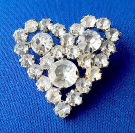 Vintage 1930Er Jahre Art Deco Herz-Brosche Mit Strasssteinen von VintageTimeAfterTime