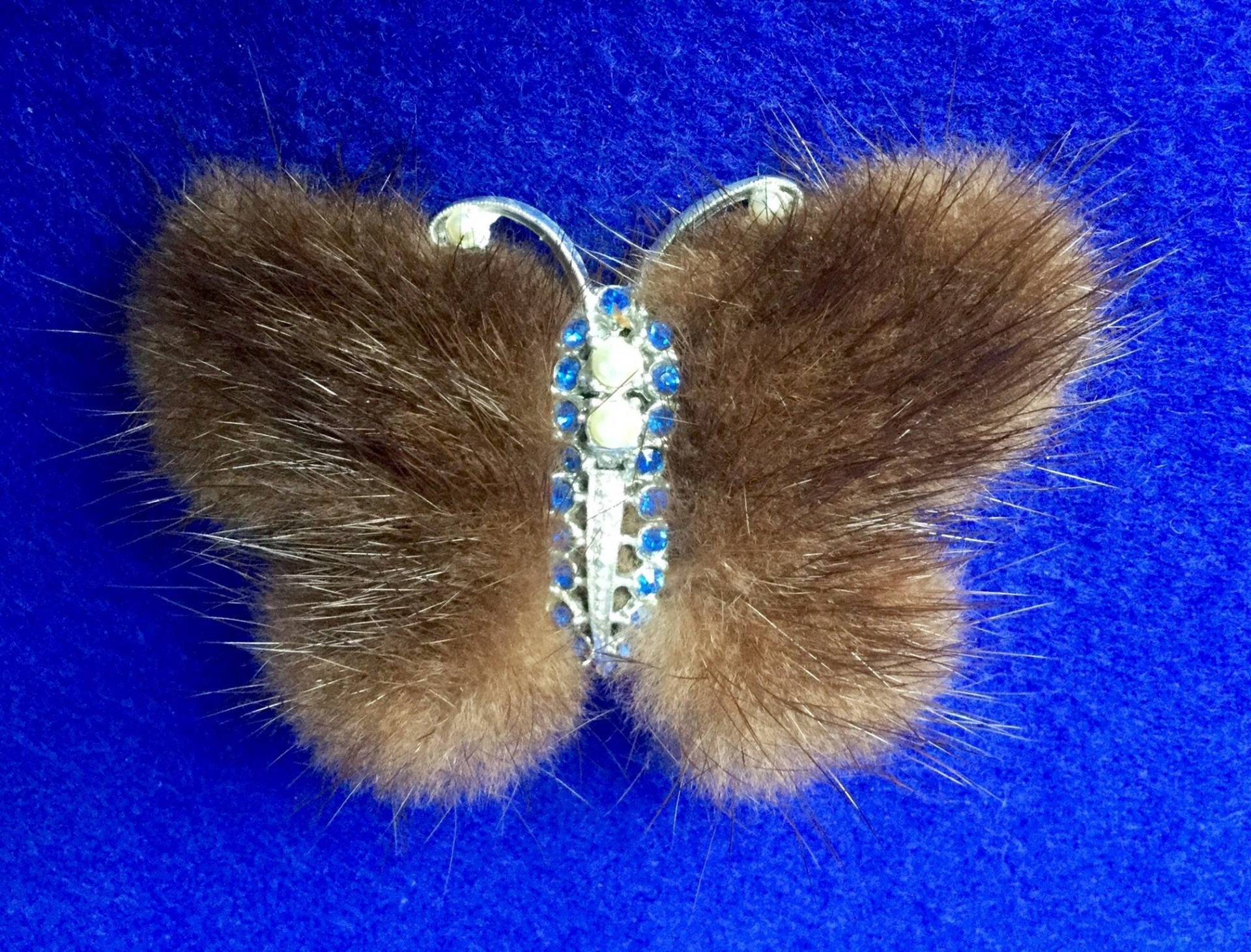 Vintage 1950S Dunkelbraune Schmetterling Brosche Aus Nerz, Faux Perlen & Sapphire Strass von VintageTimeAfterTime