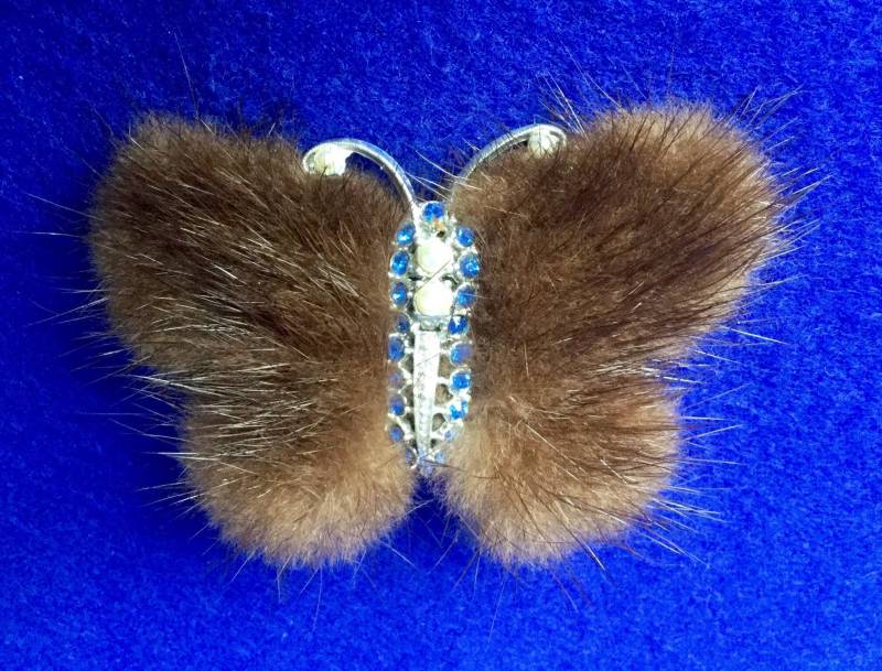Vintage 1950S Dunkelbraune Schmetterling Brosche Aus Nerz, Faux Perlen & Sapphire Strass von VintageTimeAfterTime