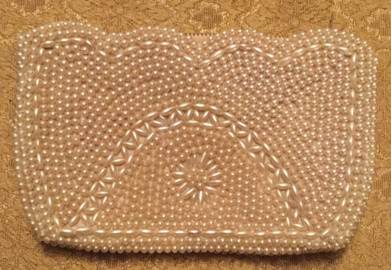 Vintage 1960S Faux Pearl Abend Clutch Geldbörse Mit Blumenmotiv Styled Von Du-Val Made in Japan von VintageTimeAfterTime