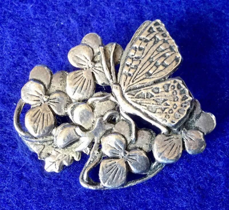Vintage 1980S Signierte & Datierte Masj Versilberte Zinn Schmetterling Brosche von VintageTimeAfterTime