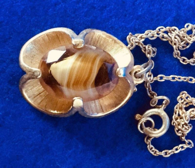 Wunderschöner 1950S Vintage Glasanhänger An Goldfarbener Kette von VintageTimeAfterTime
