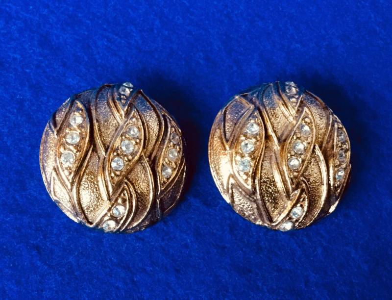 Zauberhafte 1960S Vintage Ohrclips Mit Flammen Motiv & Strasssteinen Zauberhafte 1960S Vintage Ohrclips Mit Flammen Motiv & Strasssteinen von VintageTimeAfterTime