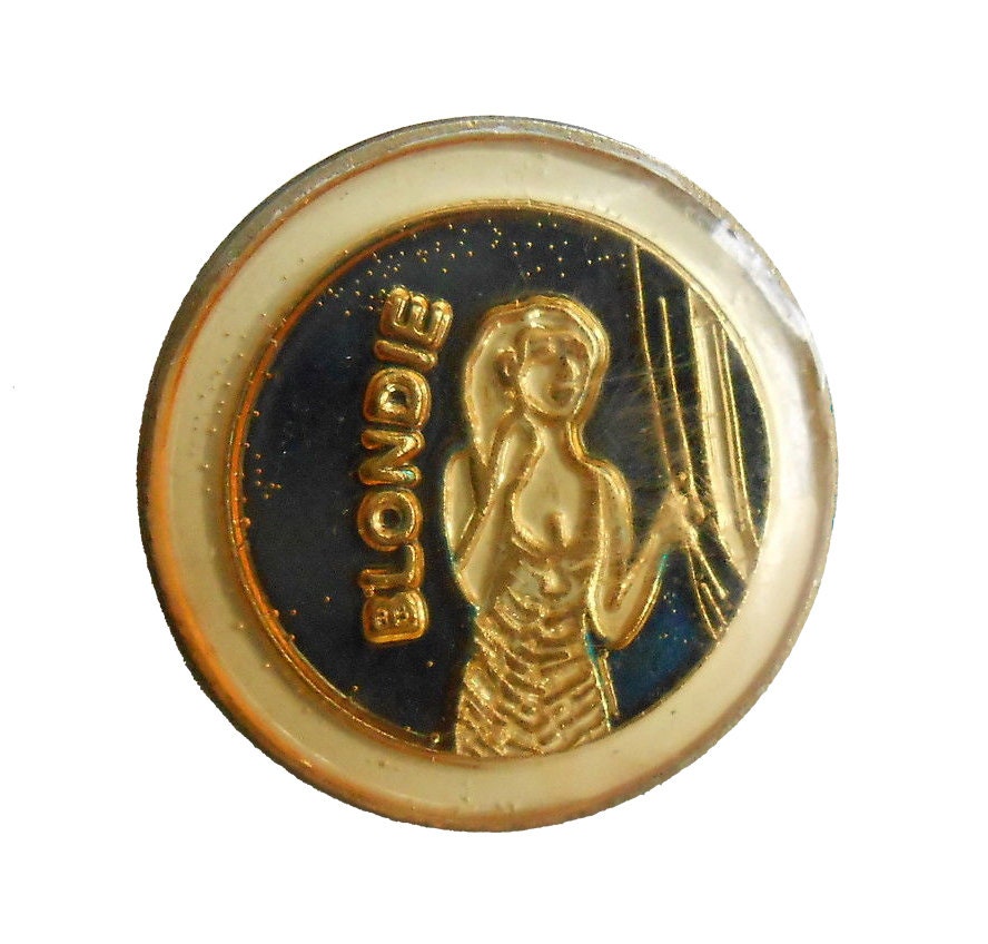 Blondie Debbie Harry Vintage Emaille Pin Revers Button Ramones Talking Heads Cbgbs Punk von VintageTrafficUSA