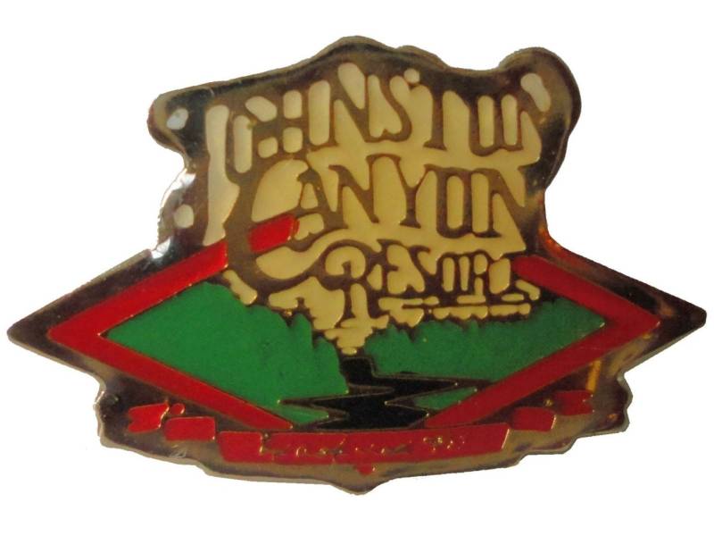 Johnston Canyon Resort Banff Alberta Canada Vintage Emaille Pin Abzeichen Pinback Johnston Canyon Resort Banff Alberta Canada Vintage Emaille Pin Abzeichen Pinback von VintageTrafficUSA