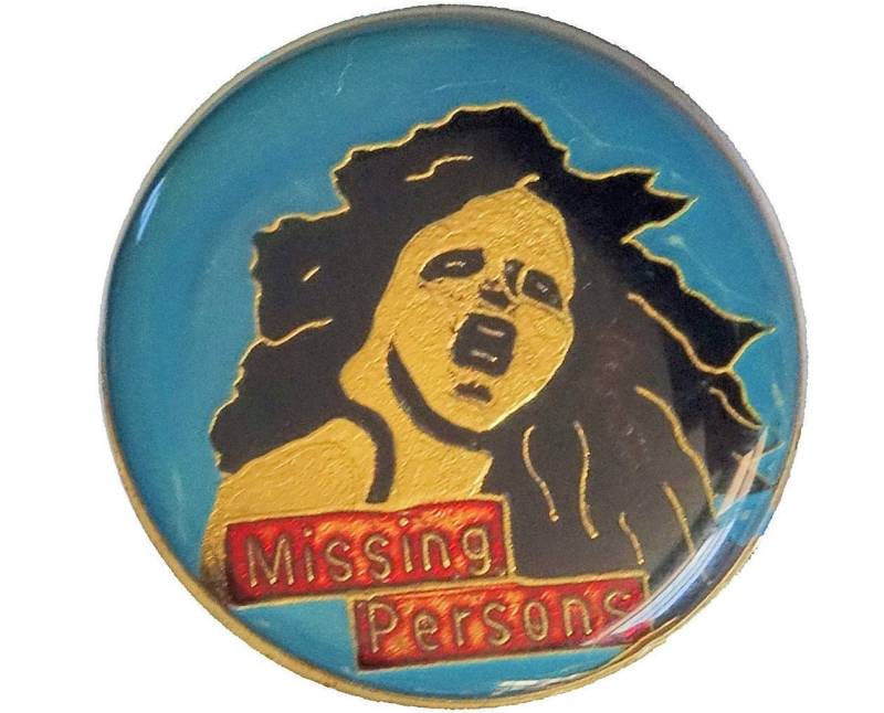 Missing Persons Vintage Emaille Pin Abzeichen Revers One Hit Wonder 1980Er Jahre New Wave von VintageTrafficUSA