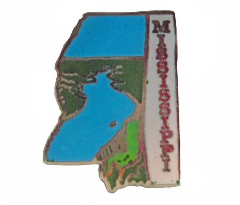 Mississippi State Vintage Emaille Anstecknadel Revers Abzeichen Landschaft Mafco Pinback Mississippi State Vintage Emaille Anstecknadel Revers Abzeichen Landschaft Mafco Pinback von VintageTrafficUSA