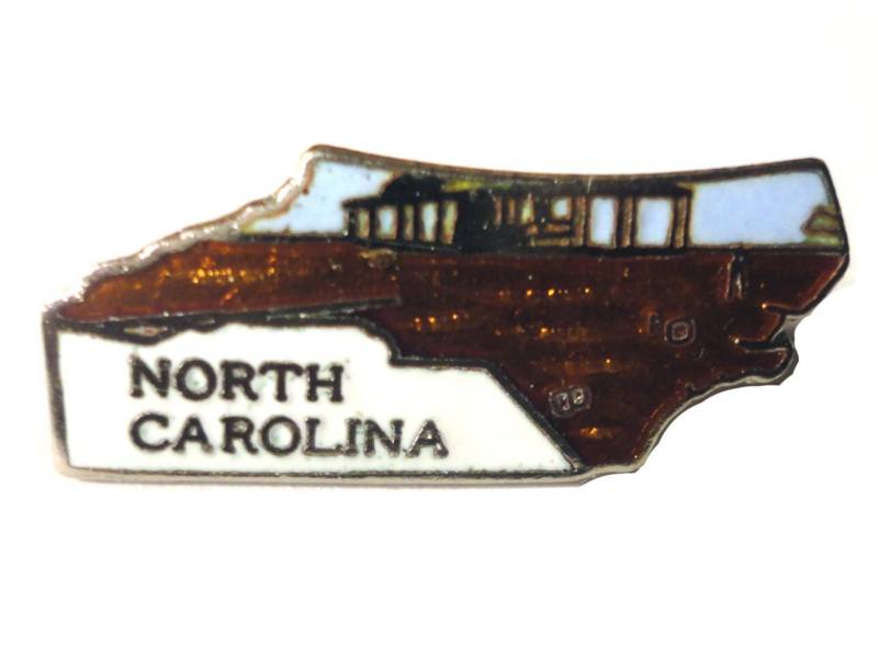 North Carolina State Vintage Emaille Pin Anstecknadel Landschaft Mafco Nc Pinback North Carolina State Vintage Emaille Pin Anstecknadel Landschaft Mafco Nc Pinback von VintageTrafficUSA