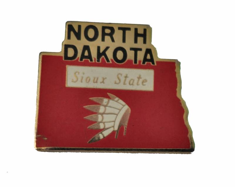 North Dakota Sioux State Vintage Emaille Pin Anstecknadel Nd North Dakota Sioux State Vintage Emaille Pin Anstecknadel Nd von VintageTrafficUSA