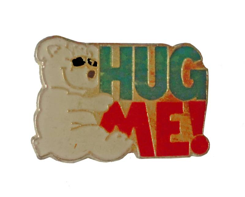 Vintage "Umarm Mich' Teddybär Emaille Pin - 1980S Anstecknadel Vintage "Umarm Mich' Teddybär Emaille Pin - 1980S Anstecknadel von VintageTrafficUSA