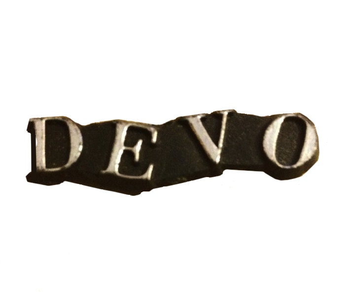Vintage Devo Emaille Pin 80Er Jahre Punk Rock Anstecker Vintage Devo Emaille Pin 80Er Jahre Punk Rock Anstecker von VintageTrafficUSA