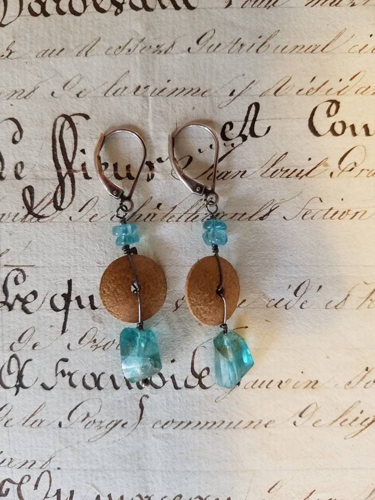 Vintage Assemblage Ohrringe "Button & Blue Gems" - Zusammengestellter Schmuck, Inspirierter Einzigartige Ohrringe Vintage Assemblage Ohrringe "Button & Blue Gems" - Zusammengestellter Schmuck, Inspirierter Einzigartige Ohrringe von VintageTraveler