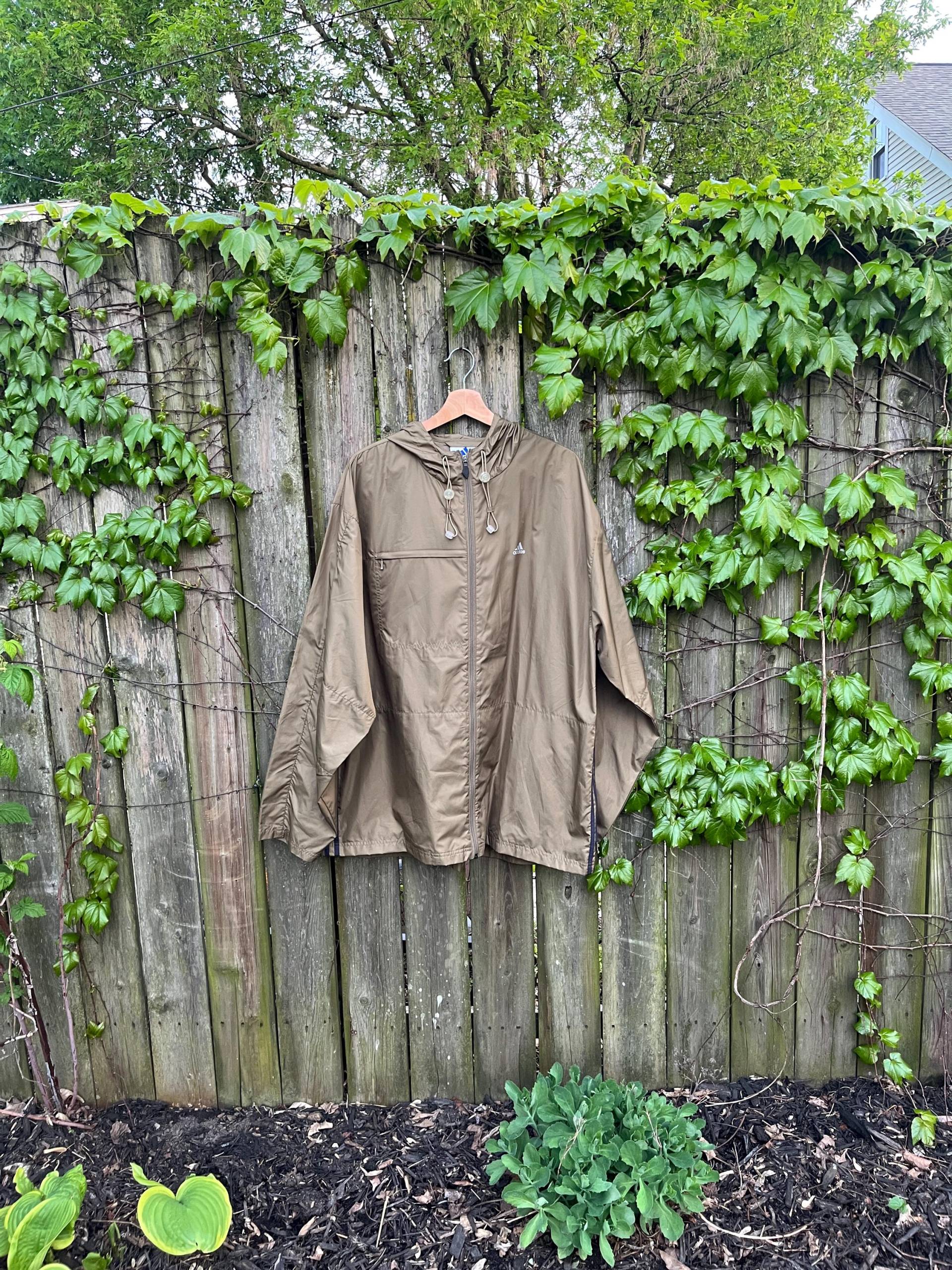Vintage 2000 Adidas Braun Langarm Zip Up Windjacke Mit Kapuze Größe Xl von VintageVanShop