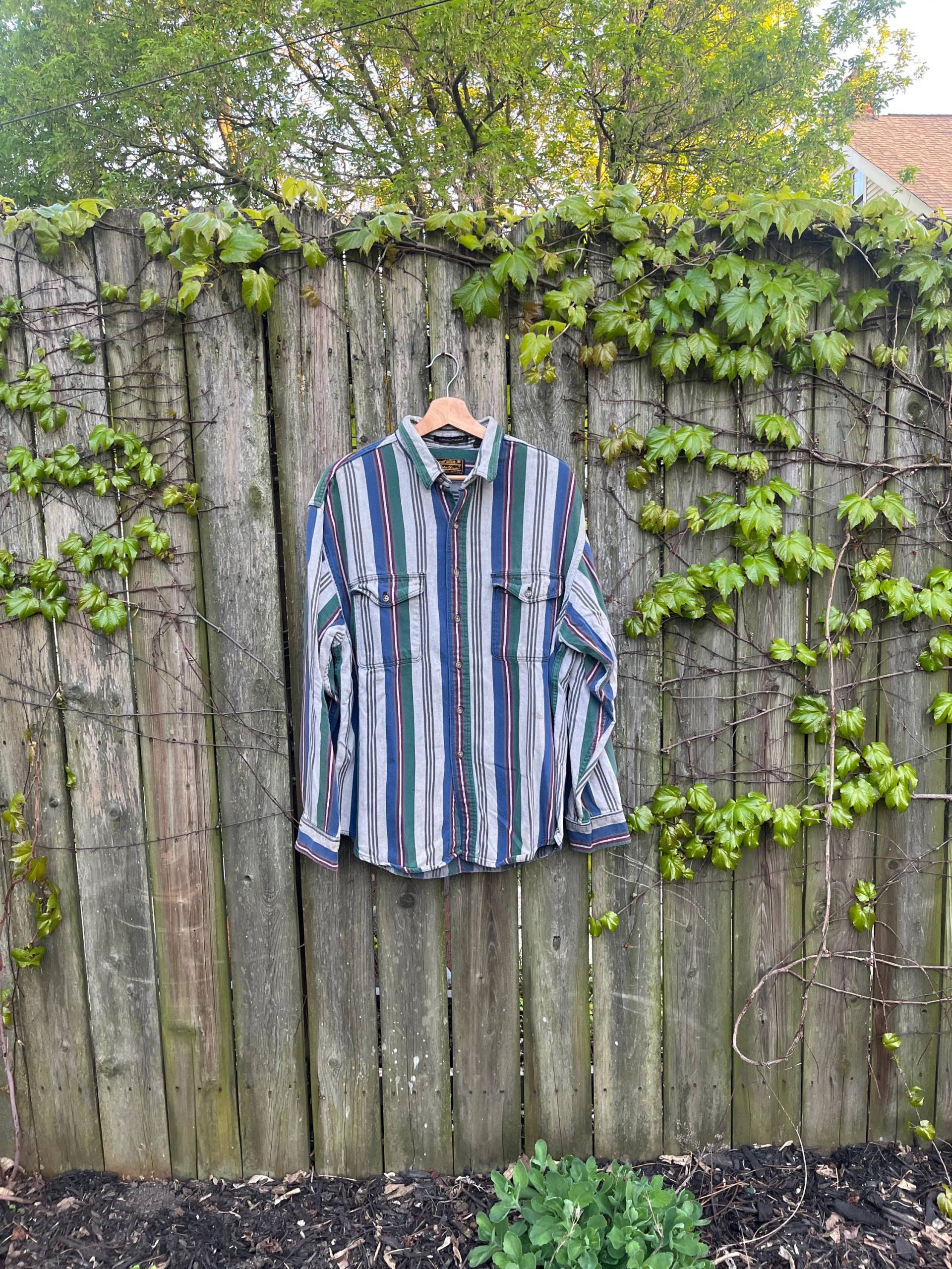 Vintage 90Er Jahre Eddie Bauer Longsleeve Button Up Distressed Striped Flanell Mit Taschen Gr.xl von VintageVanShop