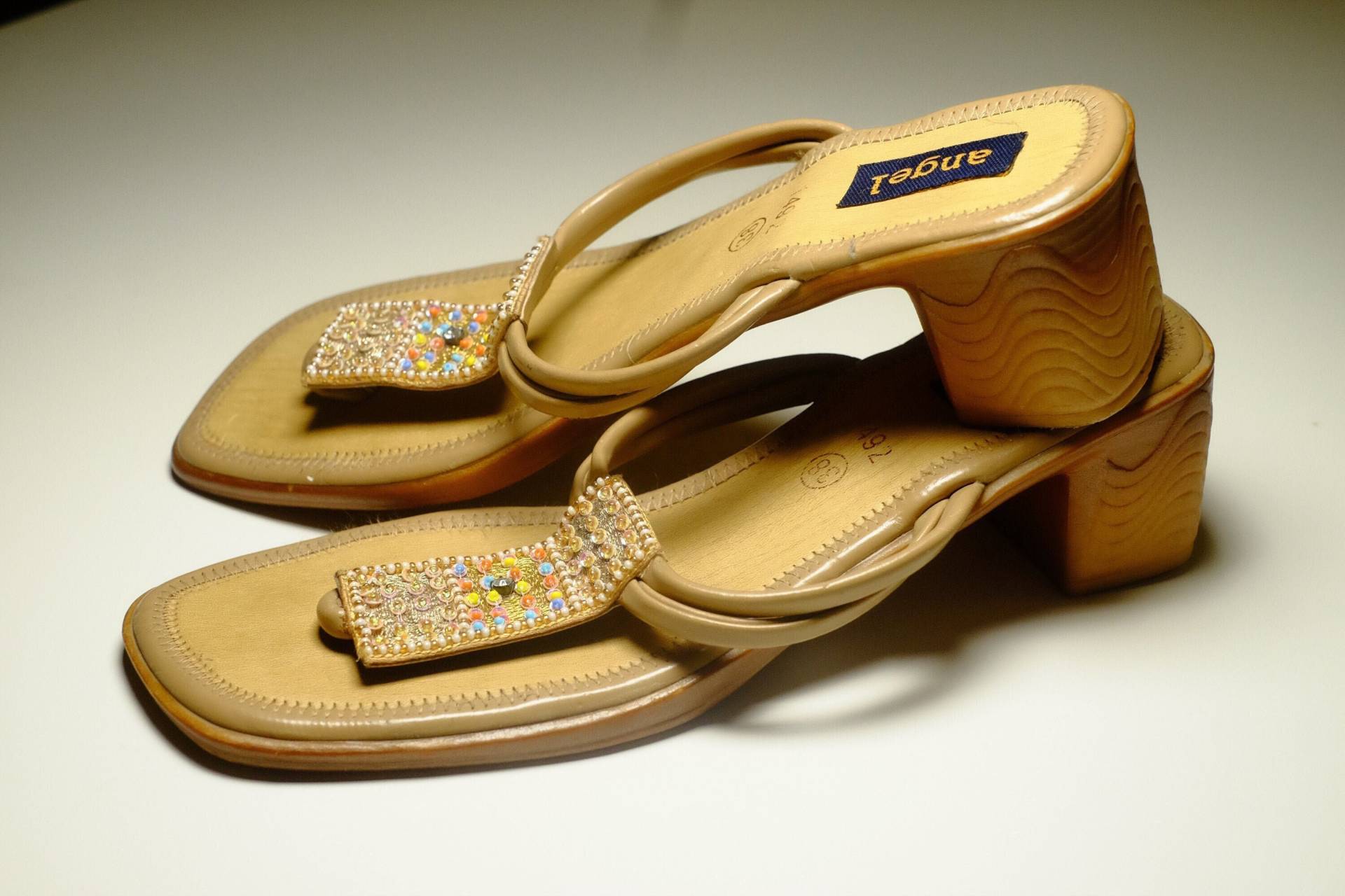 Rosa Vintage Schuhe 90Er Perlen Flip Flops Slides Slingbacks Zehentrenner Sandalen Flacher Blockabsatz Beige Bestickt Hippie Sommer Size 38 Uk5 Us7 von VintageVanillaShop