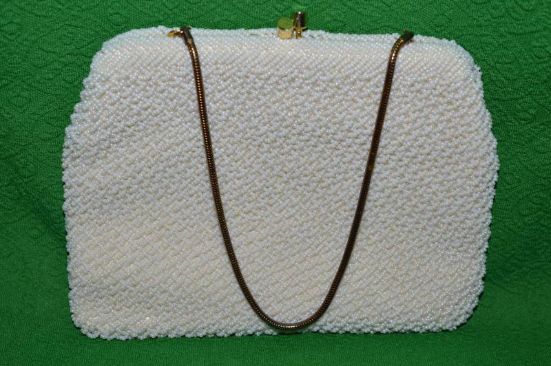 Vintage Handtasche Hochzeit Formal Geldbörse Stilisiert Von Artel Montreal Weiße Perlen 1960Er Jahre von VintageVernisage