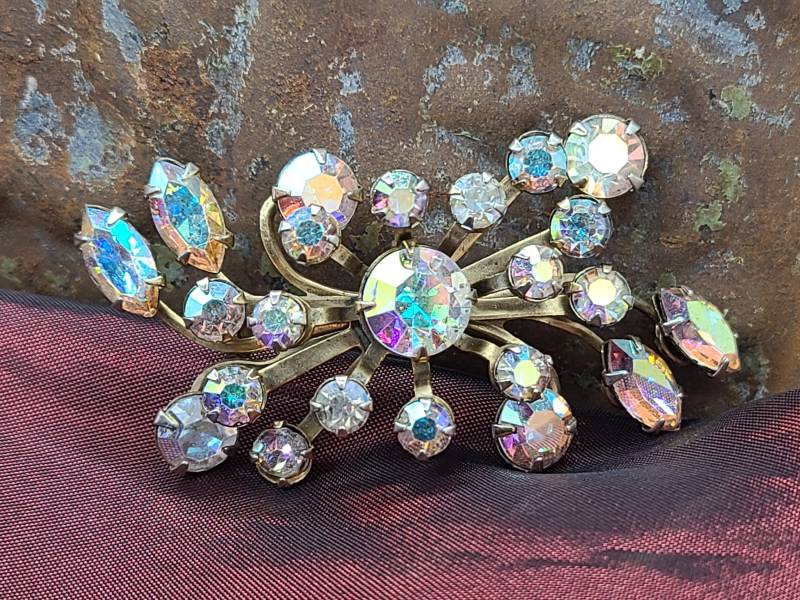 Vintage Aurora Borealis Strass Brosche Blume Spray Gold-Ton Pin Unsigned Gorgeous von VintageVillageGems