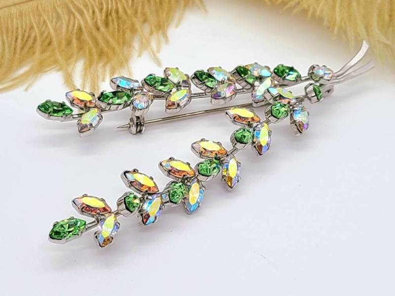 Vintage Mintgrün Aurora Borealis Strass Ast Brosche Silberfarbene Zacken-Set Blatt Laub 10 cm Unsigned von VintageVillageGems