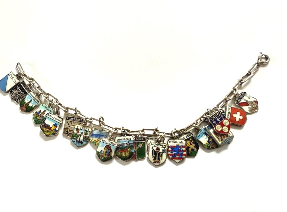 Schönes Vintage Bettelarmband Silber 800 Mit 20 Emaille Wappen Anhänger von VintageVonPetra