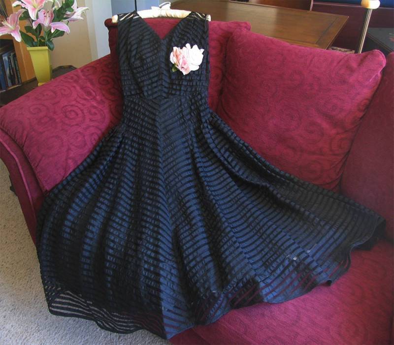 1950Er Jahre Vintage Schwarze Partei Kleid, Ärmellos V Hals Formale Satinband Tüll Flare Kleid von VintageVraiment
