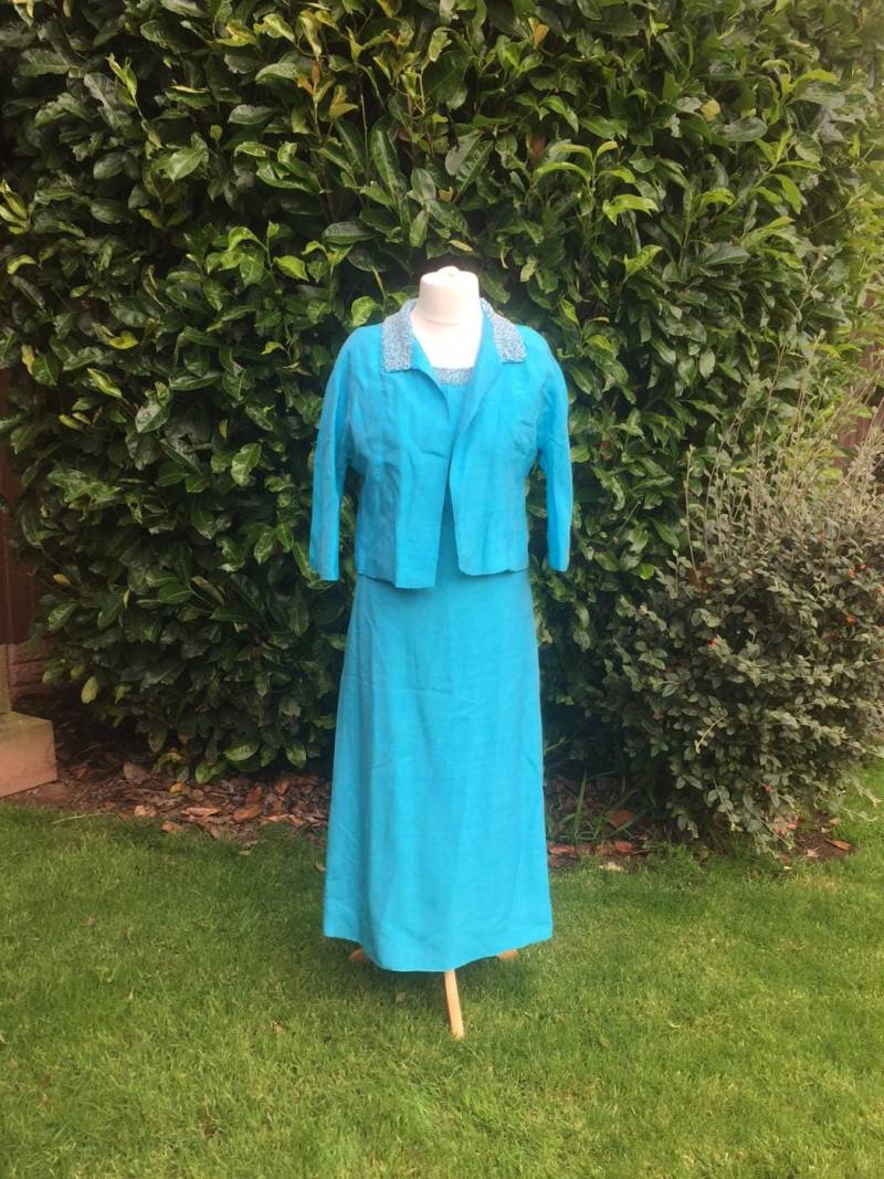 Vintage Susan Kleine Seide, Handbestickte Jacke Und Kleid Aus Den 60Er/70Er Jahren; Würde Toll Zu Jeans Aussehen Könnte Gekürzt Werden Vintage Susan Kleine Seide, Handbestickte Jacke Und Kleid Aus Den 60Er/70Er Jahren; Würde Toll Zu Jeans Aussehen Könnte Gekürzt Werden von VintageWardrobeFinds