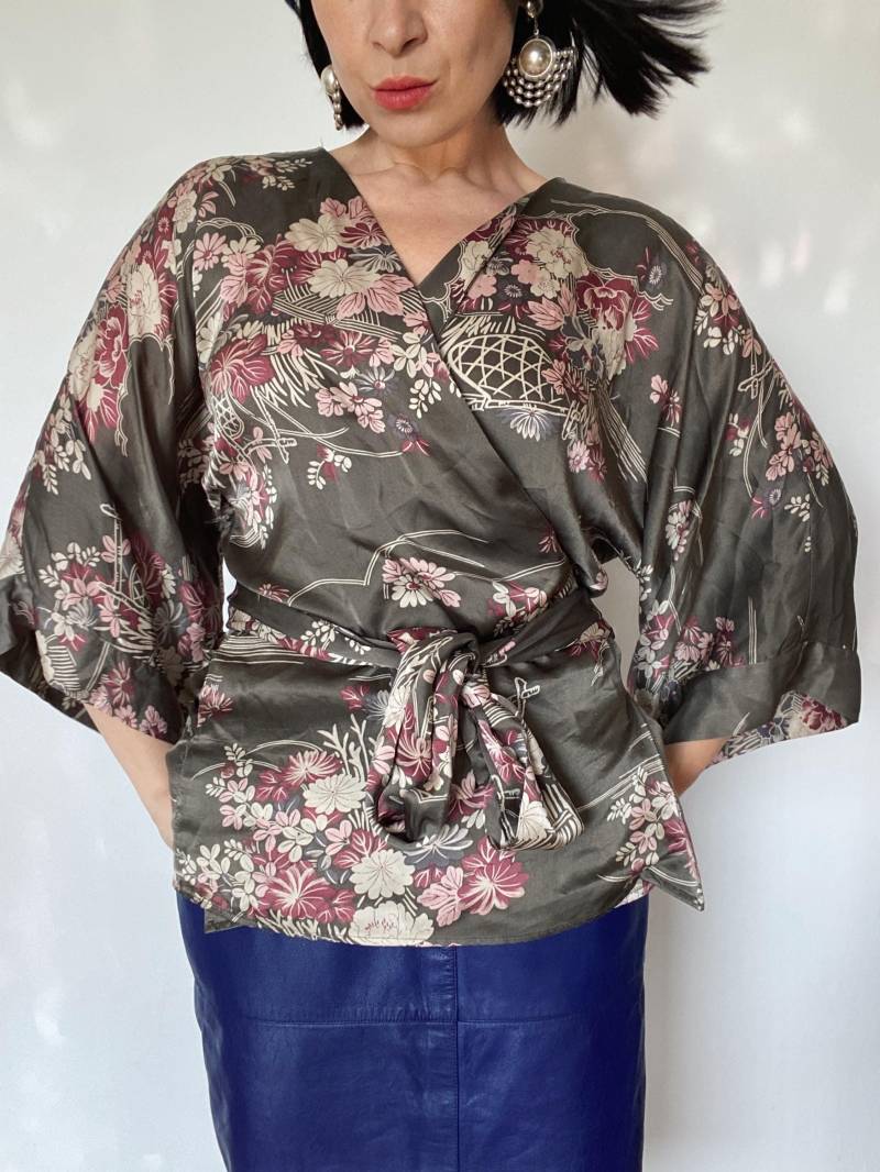 Vintage Wickelbluse Bluse Seidenbluse| Langarmbluse| 90Er Bluse| Oversize| Elegante 100% Seide| Sommerbluse| Flower Print von VintageWarm