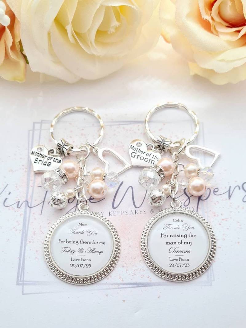 Personalisierte Mama Hochzeit Schlüsselring Mutter Der Braut Des Bräutigams Danke Hochzeitsgeschenk Jede Farbe Perlen Anhänger Runde Worded Verse von VintageWhispersGB
