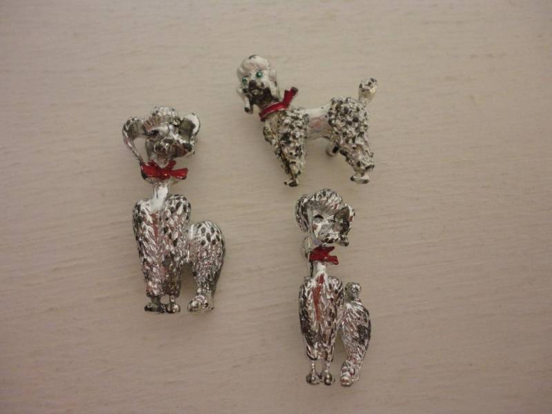 Lot Von 3 Vintage Silber Pudel Hund Mit Roten Schleife Pins Brosche Lot Von 3 Vintage Silber Pudel Hund Mit Roten Schleife Pins Brosche von VintageWoofatorium