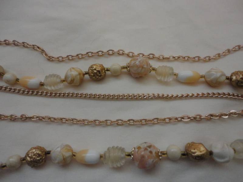 Vintage Estate Kostüm Fünf Strang Gold Und Perlen Halskette Vintage Estate Kostüm Fünf Strang Gold Und Perlen Halskette von VintageWoofatorium