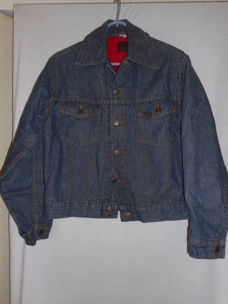 Vintage Größe 36R Rehe Rot Steppfutter Blaue Jeansjacke Vintage Größe 36R Rehe Rot Steppfutter Blaue Jeansjacke von VintageWoofatorium