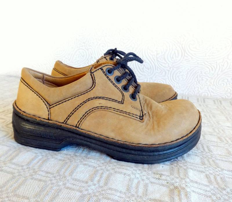 Braun Kinder Birkenstock Leder Schuhe Schnürschuhe Einlegesohlen Made in Germany-Größe 35 von Vintageby2sisters