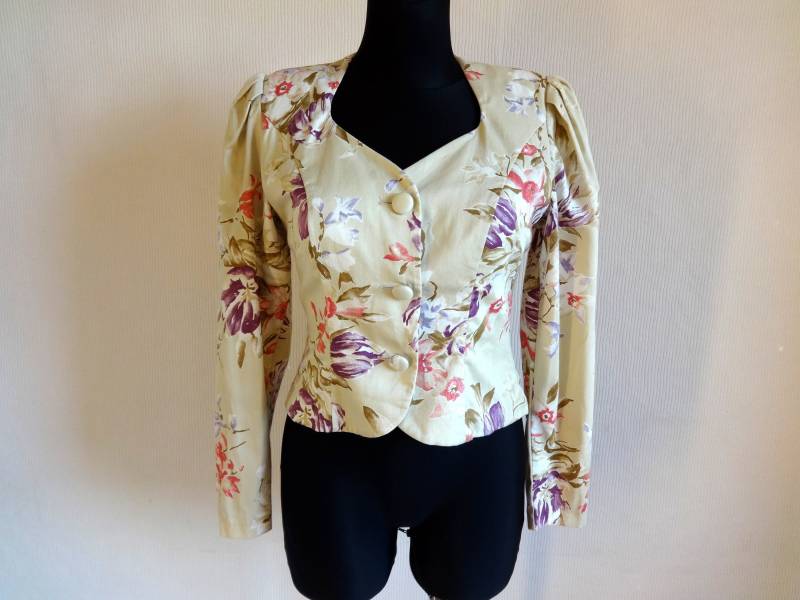 Laura Ashley Vintage Beige & Floral Blazer Knöpfe Verschluss Gepolsterte Schultern Längerer Rücken Falscher Schlitz Formeller Clothign von Vintageby2sisters