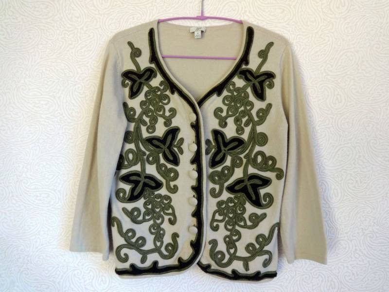 Leicht Braun Gestickte Strickjacke Floral Vintage Frauen Kleidung Bestickt Blumen S Größe Baumwolle Kaninchen Haar von Vintageby2sisters