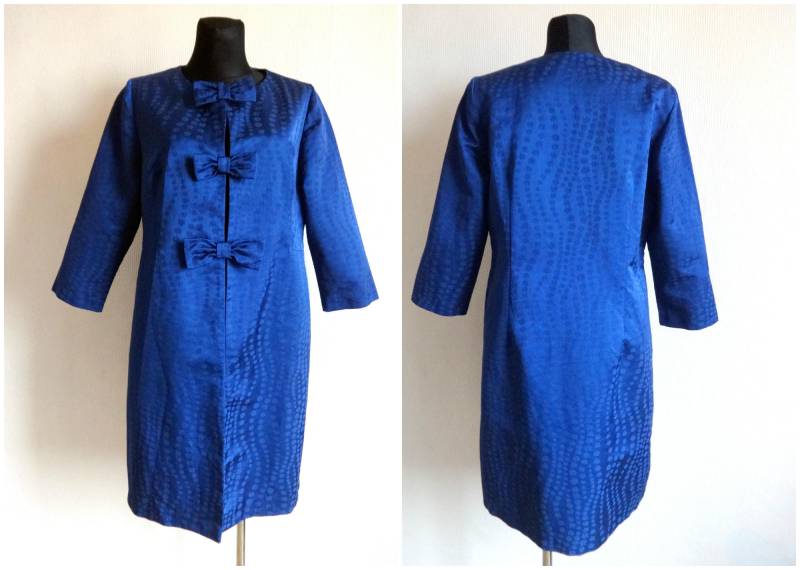 Vintage Bow Ties Blazer Dress Midi Dark Blue Printed Flowers Designer Ritva Falla Bekleidung Fashion 90Er-Jahre Formal Clothing Size 42 Eur von Vintageby2sisters