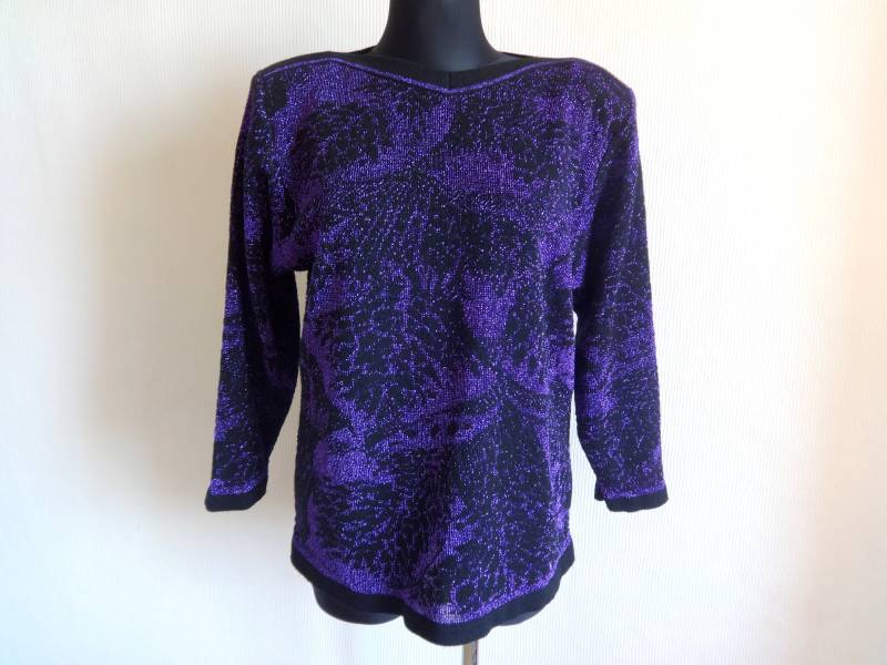 Vintage Schwarz & Lila Gestrickt Glänzend Pullover Floral Gestrickte Blumen Damen 80Er Jahre 90Er Wolle Acryl Gepolsterte Schultern Größe 42 von Vintageby2sisters